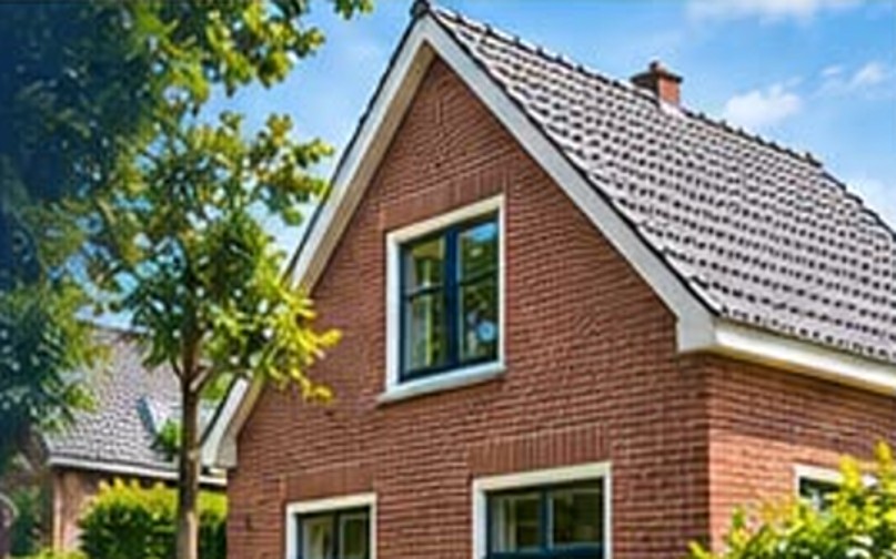 Bakstenen woning met puntdak
